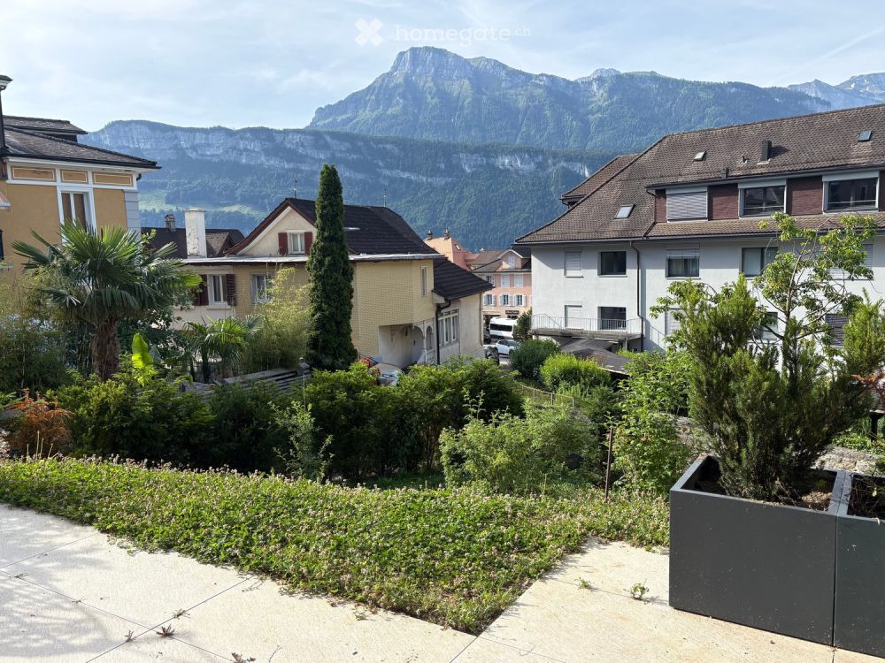 Luxuriöse 4.5-Zimmer-Gartenwohnung mit Bergblick und Seenähe - Bild 2