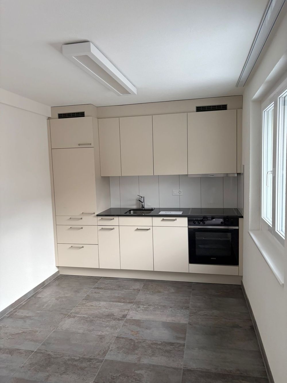 Modernes Studio mit Seesicht, Balkon und Toplage  nur 5 Gehminuten zum Bahnhof Oberrieden - Bild 4