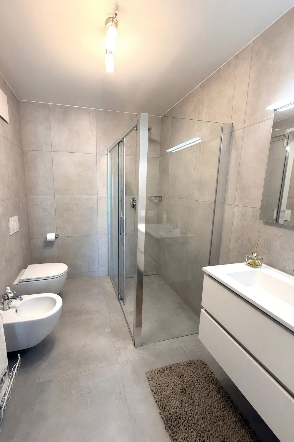 Elegante nuovo 3,5 con ampio terrazzo e camera con bagno ensuite - Bild 12