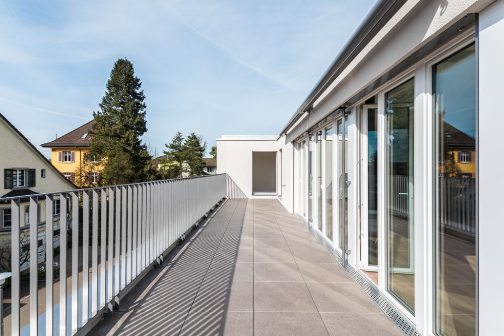 Moderne 3.5-Zimmer-Attikawohnung mit grosszügiger Terrasse - Terrasse