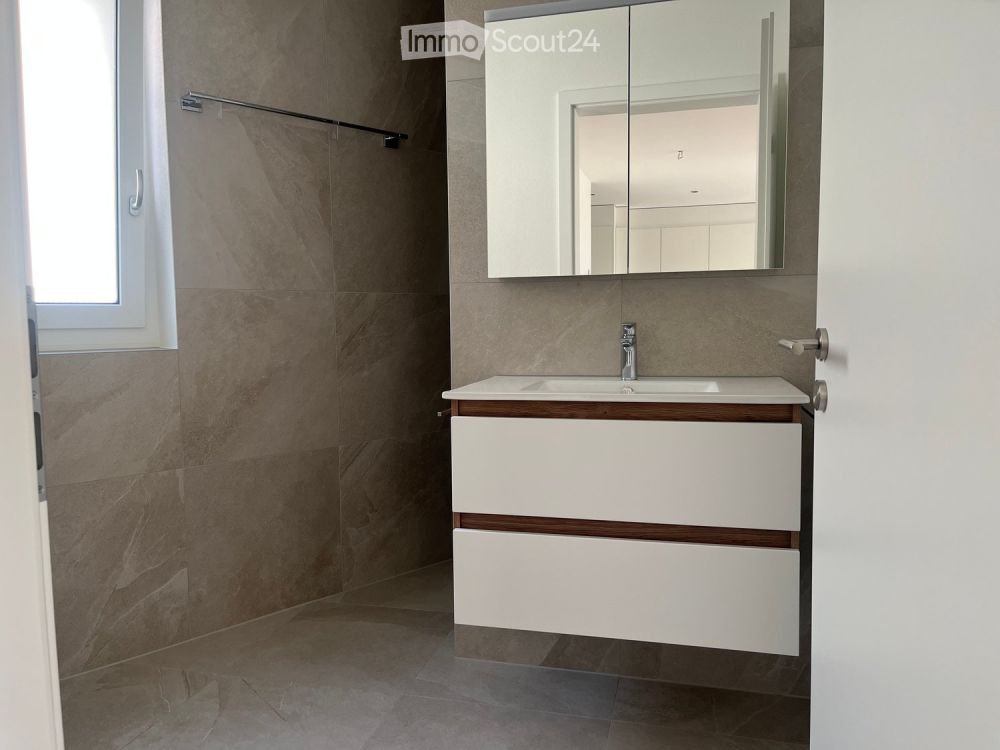 neue, moderne 3.5-Zimmer-Wohnung in Susten - Bild 6