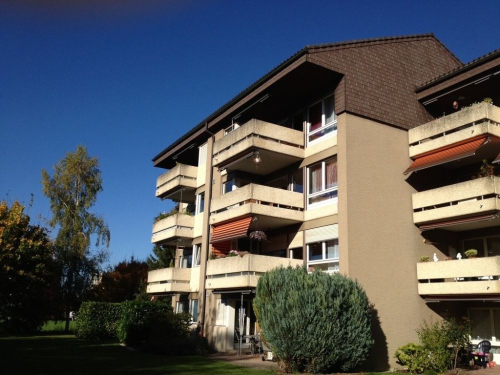 Befristete Galeriewohnung mit Cheminée und 2 Balkonen - 26.JPG