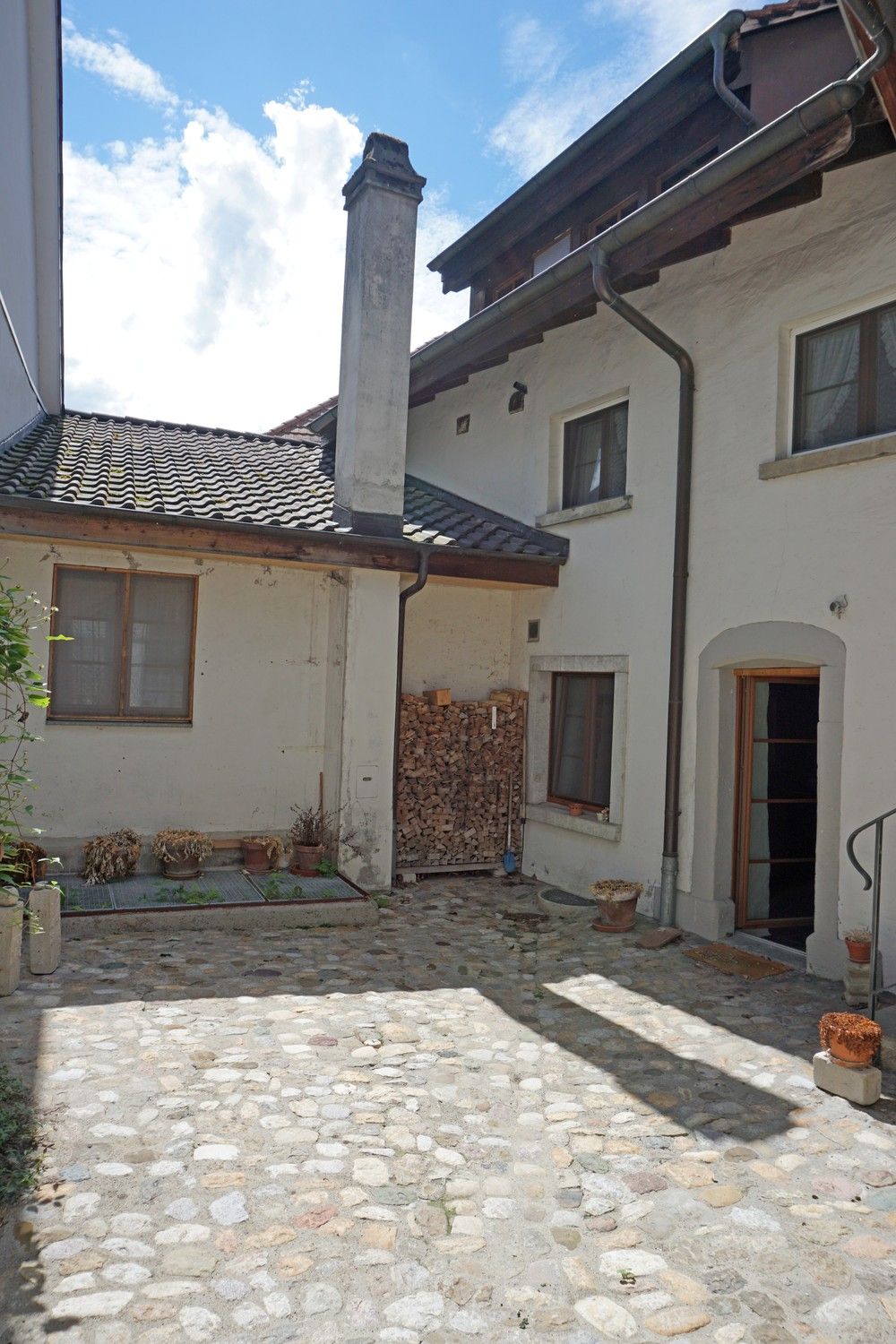 Erstbezug: Frisch renoviertes, denkmalgeschütztes Bauernhaus mit privatem Innenhof und Garten - Privater Innenhof