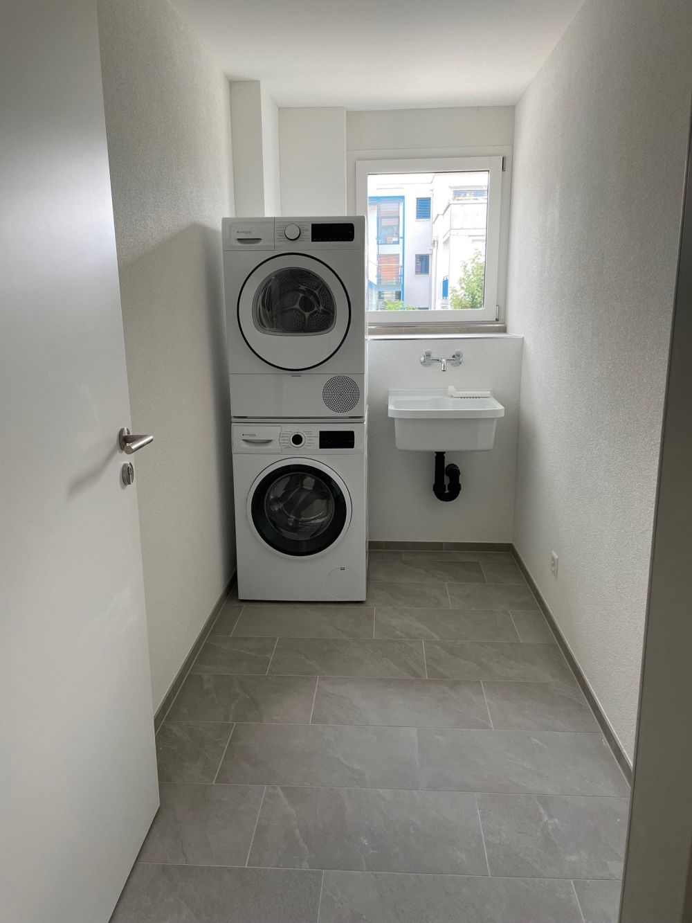 top-moderne 2 1/2-Zimmerwohnung mit Gartensitzplatz! - Bild 5