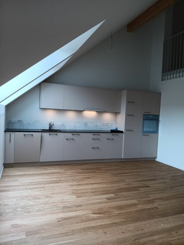 Gemütliche 2.5- Zi- Dachwohnung mit Galerie in der neuen Überbauung "Hübsche Mätteli" an ruhiger und zentraler Lage - Bild 2