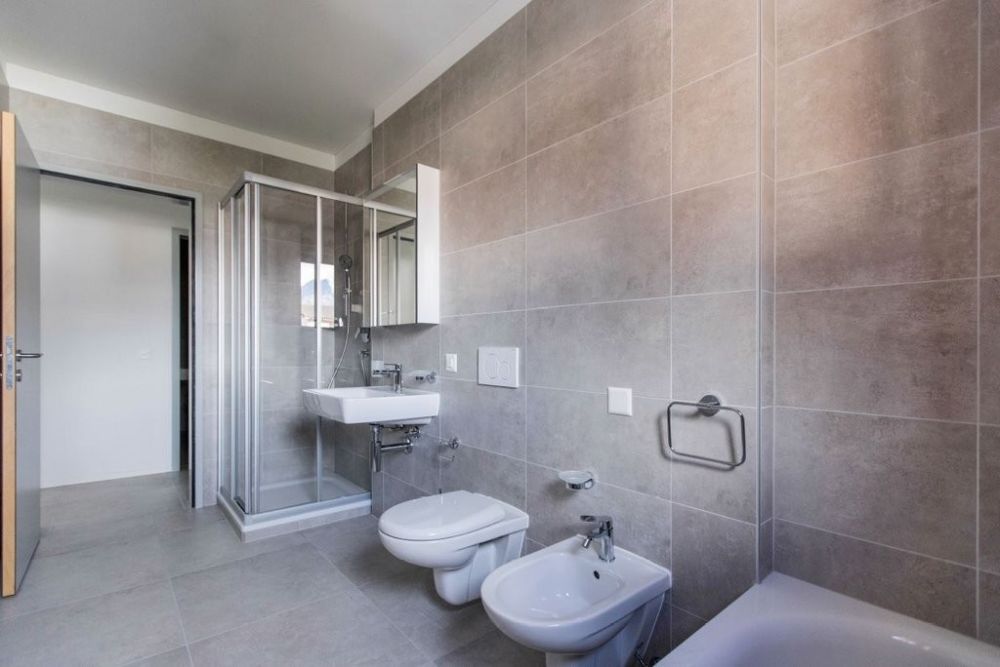 Ottima posizione vicino centri commerciali - bagno.JPG