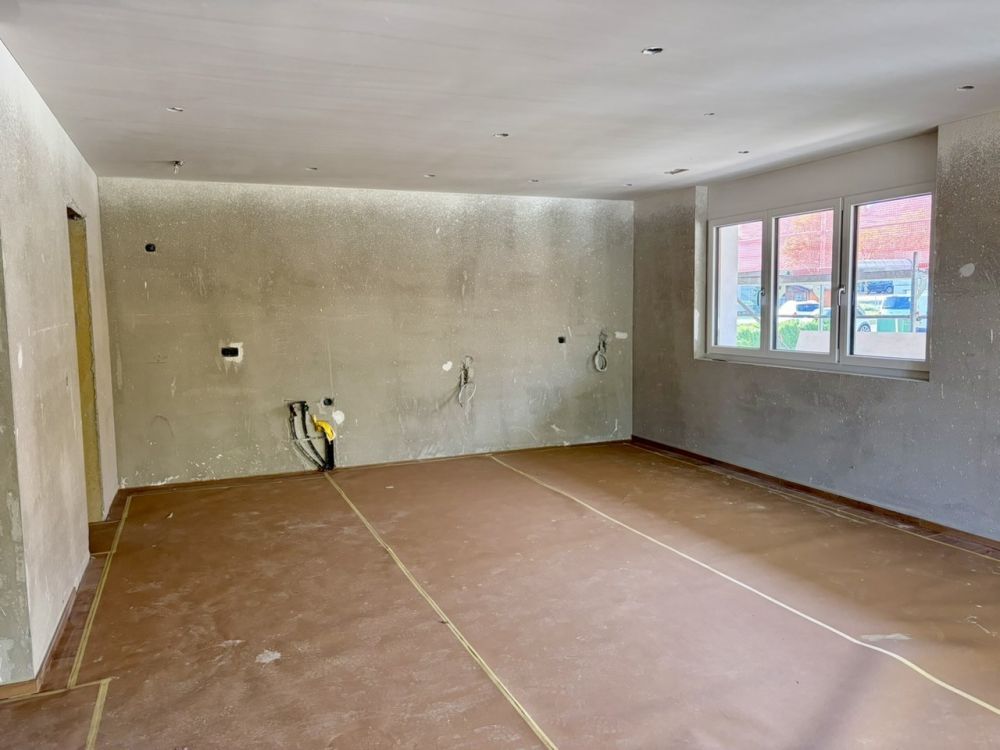 Grosszügiges Wohnen mitten in Berikon – zentral, modern und naturnah! - Küche im Ausbau
