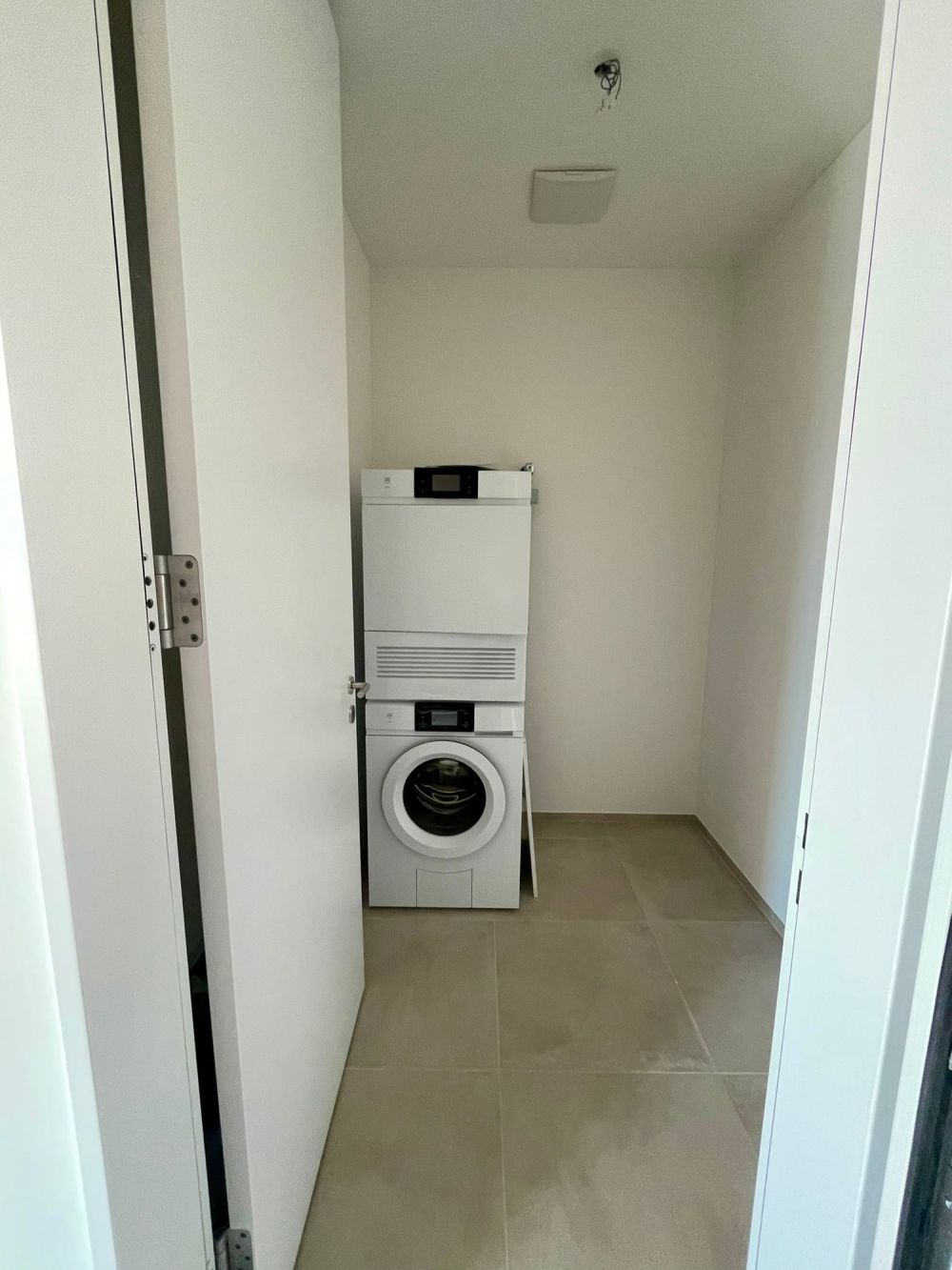 Sonnig, modern und hochwertig – 2.5 Zimmer Wohnung mit unverbaubarer Aussicht - Bild 5