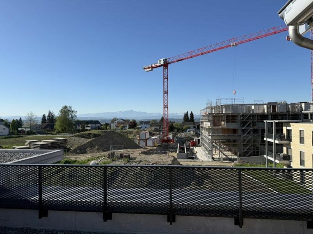 Ganz oben. Ganz frei. Ganz Zuhause - exklusive 3.5-Zi.-Attikawohnung in Berg - Bild 4