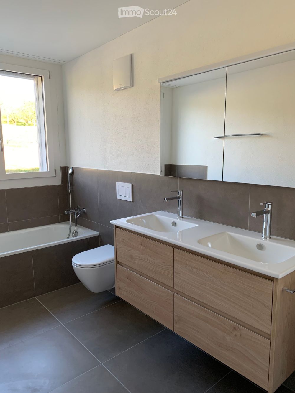 Wohnen mit Weitblick – Moderne 5.5-Zimmer-Wohnung in der Überbauung SONNENBÜEL in Eschenbach - Bild 3