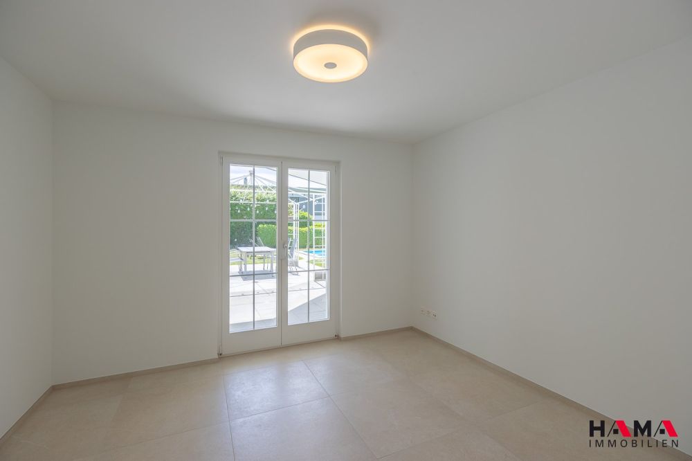 ERSTVERMIETUNG - exklusive 2.5-Zimmer-Einliegerwohnung mit Pool zur Mitbenutzung - 2.5-Zi.Whg. EG, Alte Bühnenbergstr. 58a, Oftringen_2500pix-4
