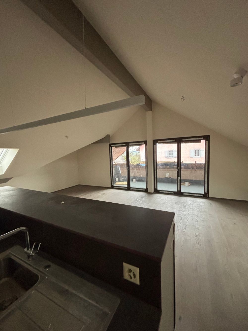 Sehr grosse, aussergewöhnliche Dachwohnung an ruhiger Lage - Bild 6