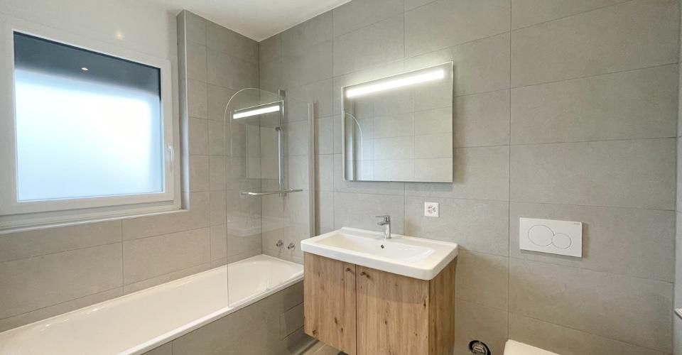 Rez de chaussée avec jardin privatif - Appartement 4 pièces - image - 3