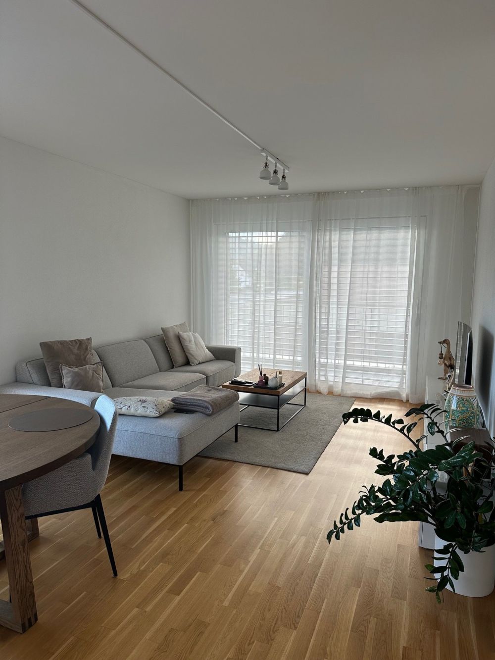 Moderne 4.5-Zimmer-Dachwohnung mit Aussicht in Seon - Bild 2