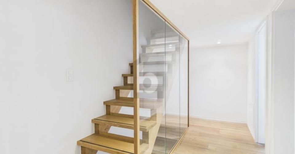 HOCHWERTIG UND KOMPLETT RENOVIERT - Maison jumelée 4.5 pièces - image - 3