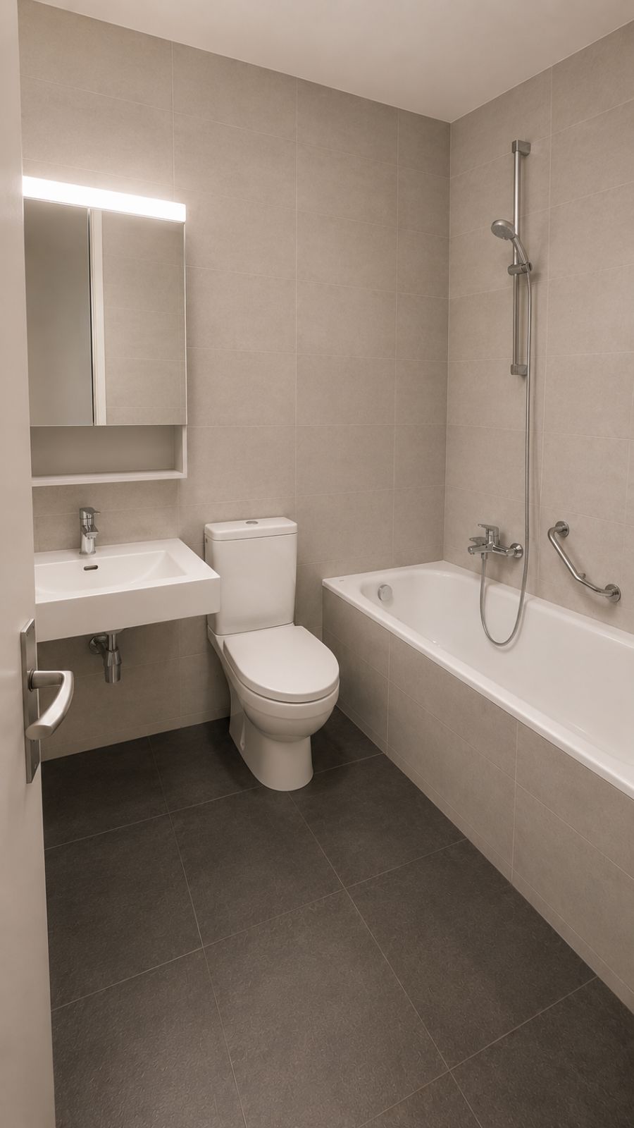 Frisch sanierte 5-Zimmerwohnung im Hochparterre mit Balkon - Bild 7