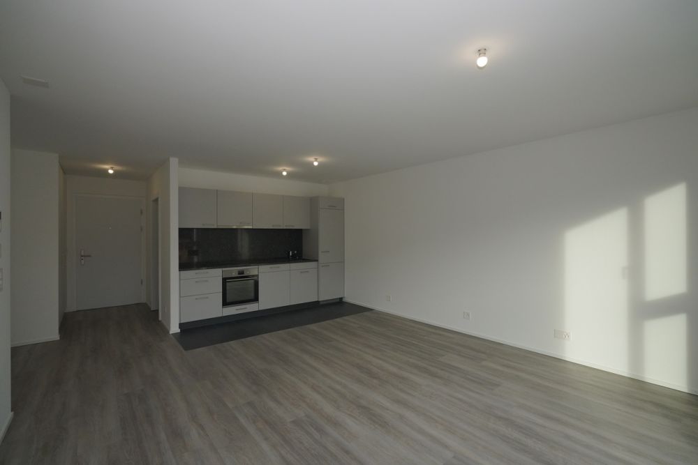 APPARTEMENT 2.5 PIÈCES À LOUER AU CENTRE DE SIERRE - Séjour avec cuisine ouverte
