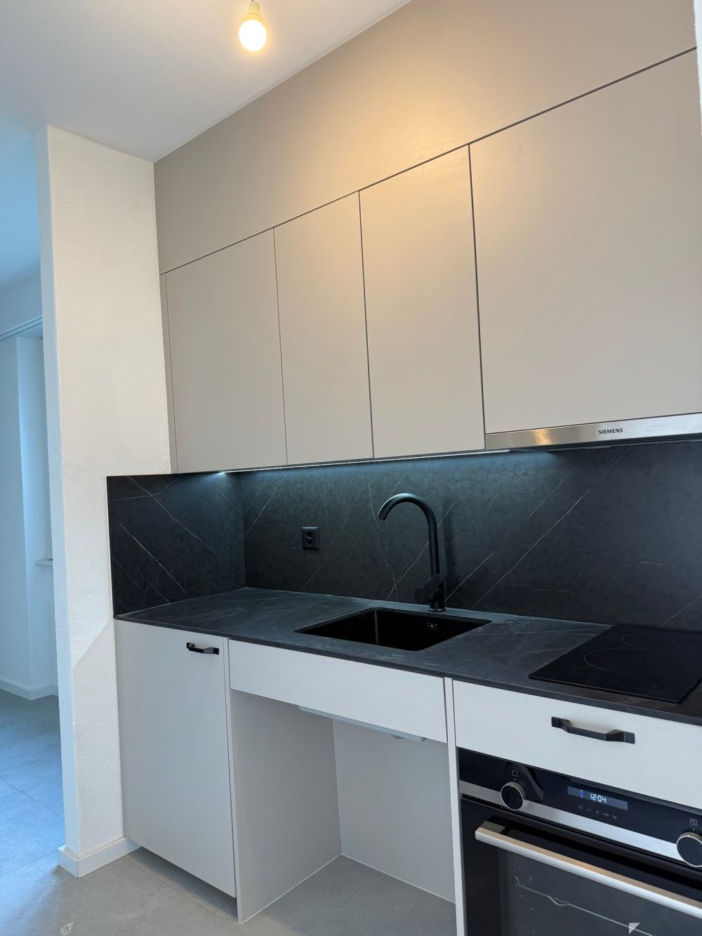 Neu sanierte, rollstuhlgerechte 1.5-Zimmerwohnung mit Terrasse im beliebten Gurzelenquartier Biel - Bild 2