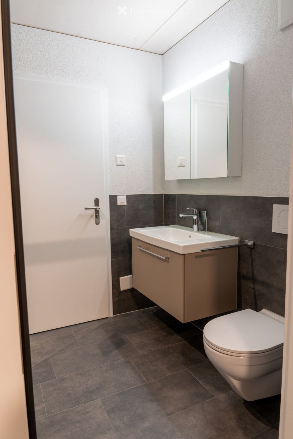 Moderne 4.5-Zimmer-Neubau-Wohnung mit Blick über Hausen - Bild 10