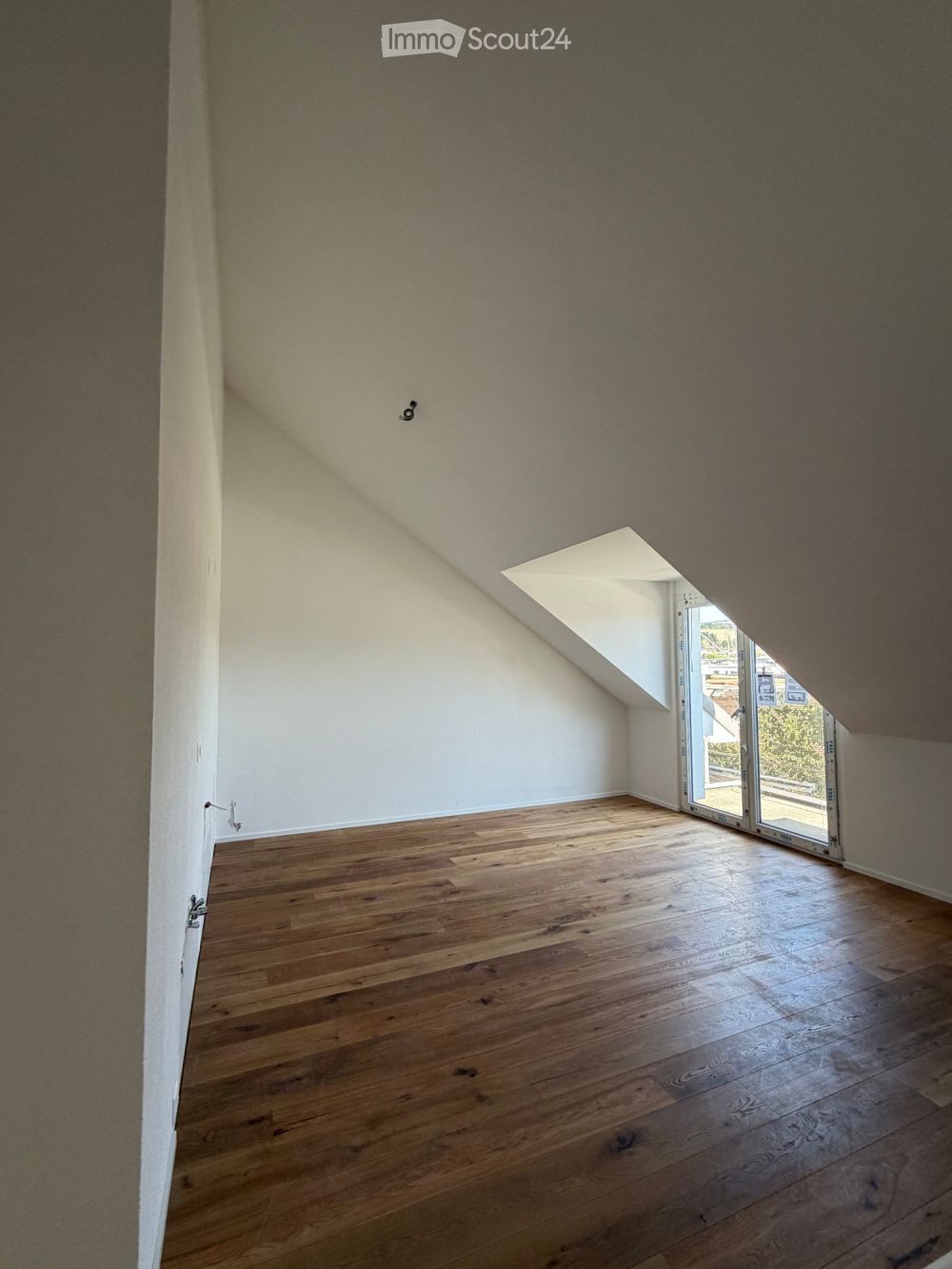 Neubau 3.5 Zimmer Wohnung; Dachhöhe 3.5 meter - Bild 3