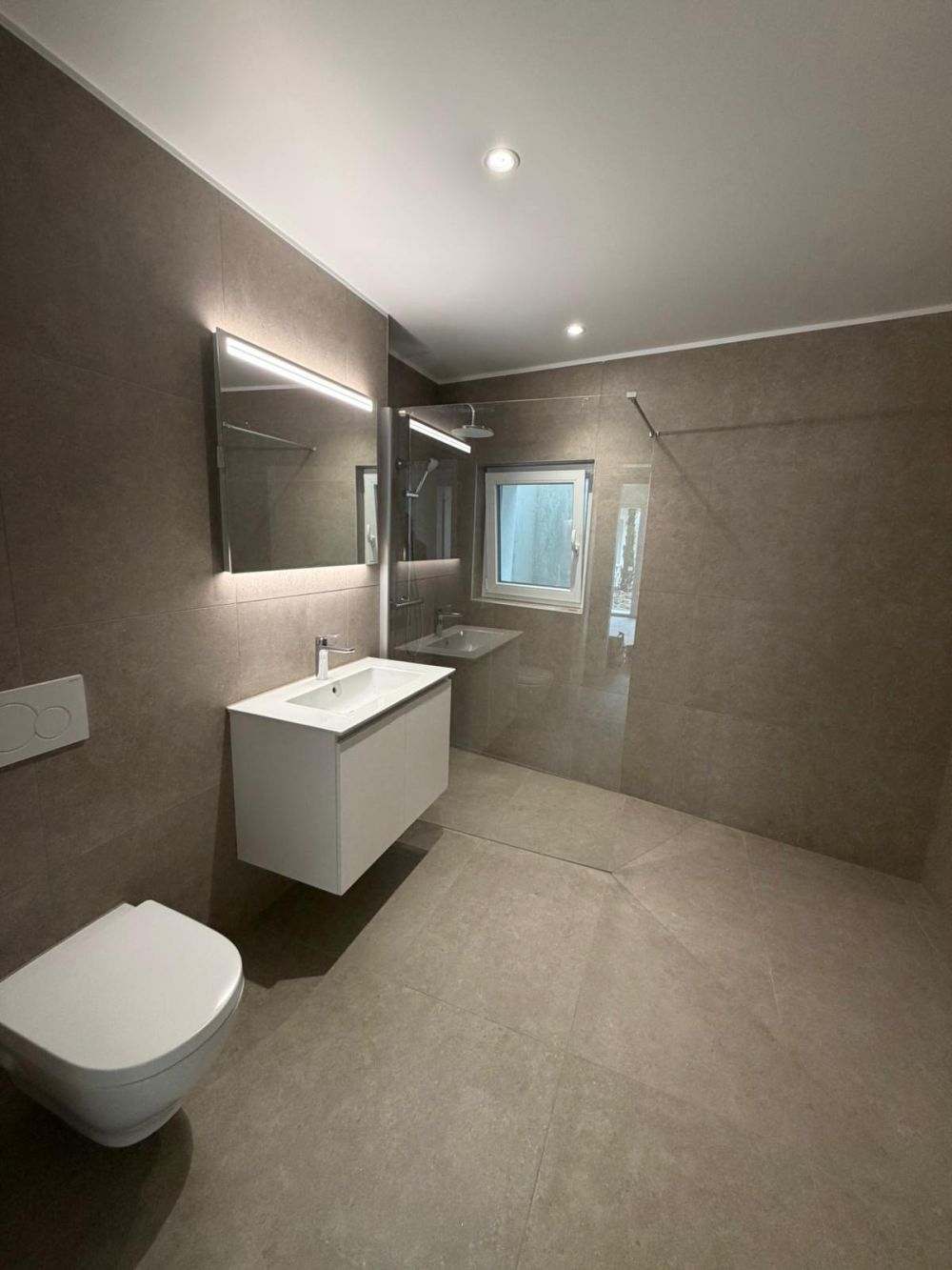 Nouvelle construction ! Magnifique appartement de 4,5 pce, avec jardin,  situé en rez-de-Chaussée - Bild 1