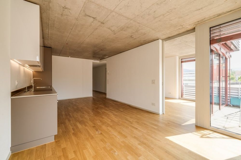 Mieten ohne Kaution: Moderne 4.5-Zimmer-Wohnung in Terrassenhaus - Beispiel Ess-/Wohnbereich