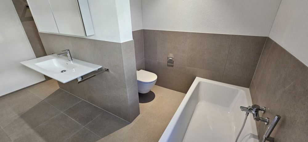 Moderne 4.5-Zimmer-Wohnung mit zwei Badezimmern, grosser Loggia und hochwertigem Ausbaustandard - Bild 10
