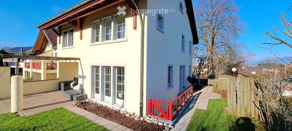 Grosszügiges 6-Zimmer-Reihenhaus mit Garten und 2 Garagenplätze in Altendorf - Bild 2