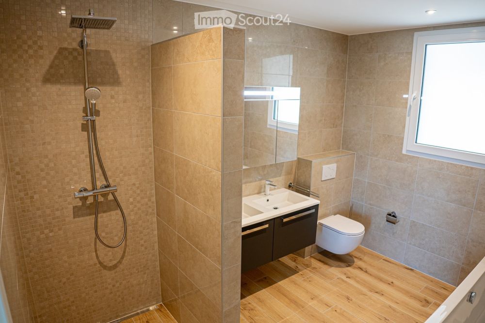 Exklusiv 5,5 Zimmer-Wohnung in Villa mit Blick auf den See und die Berge - Bild 9
