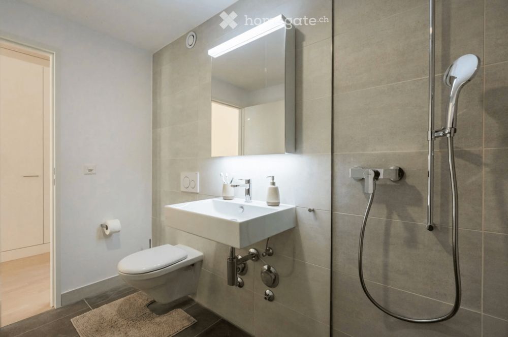 Moderne 1.5 Zimmer Neubauwohnung mit extrem viel Stauraum, Terrasse und Blick ins Grüne - Bild 2