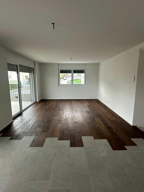2.5 Zi. Wohnung im 1.OG mit grossem Balkon - Bild 2