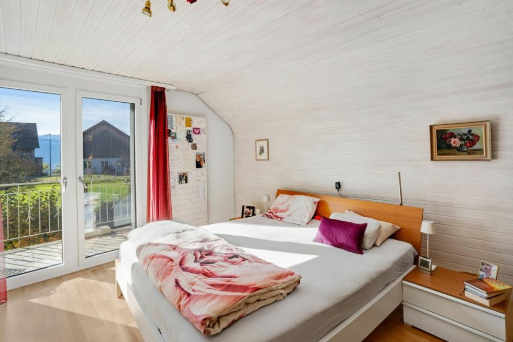 Befristetes Mietverhältnis: Einfamilienhaus mit attraktivem Grundriss, viel Platz und vielseitigem Aussenbereich - Bild 6