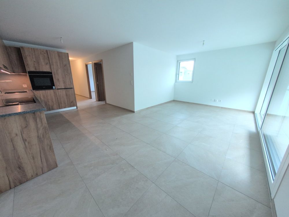 Belle opportunité ! Très bel appartement de 3 pièces 1/2, avec terrasse, à louer à Saxon ! - Bild 1