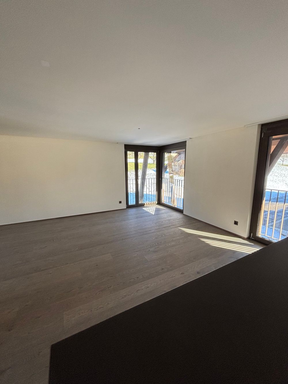 Moderne Neubau 4.5-Zimmer-Maisonette-Wohnung in naturnaher Lage - Bild 3