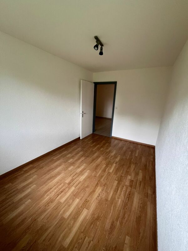 Spacieux 4.5 pièces à louer dans un cadre paisible et verdoyant à Villaraboud - Bild 8