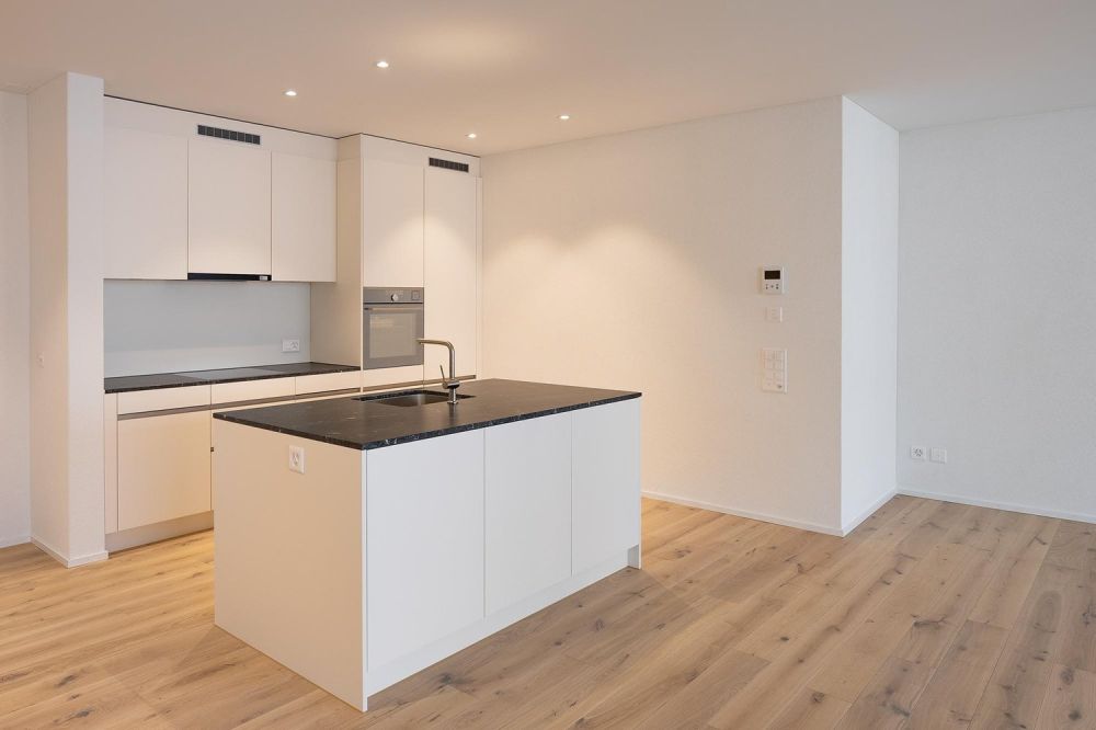 2.5 Zimmer-Dachwohnung mit Loggia und hohen Räumen - Bild 2