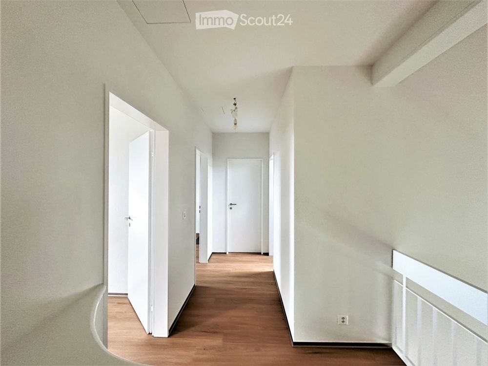 Grosse moderne 3.5 Zimmer Duplex-Wohnung mit Cheminée und Bergsicht - Wohnen über zwei Etagen - Bild 13