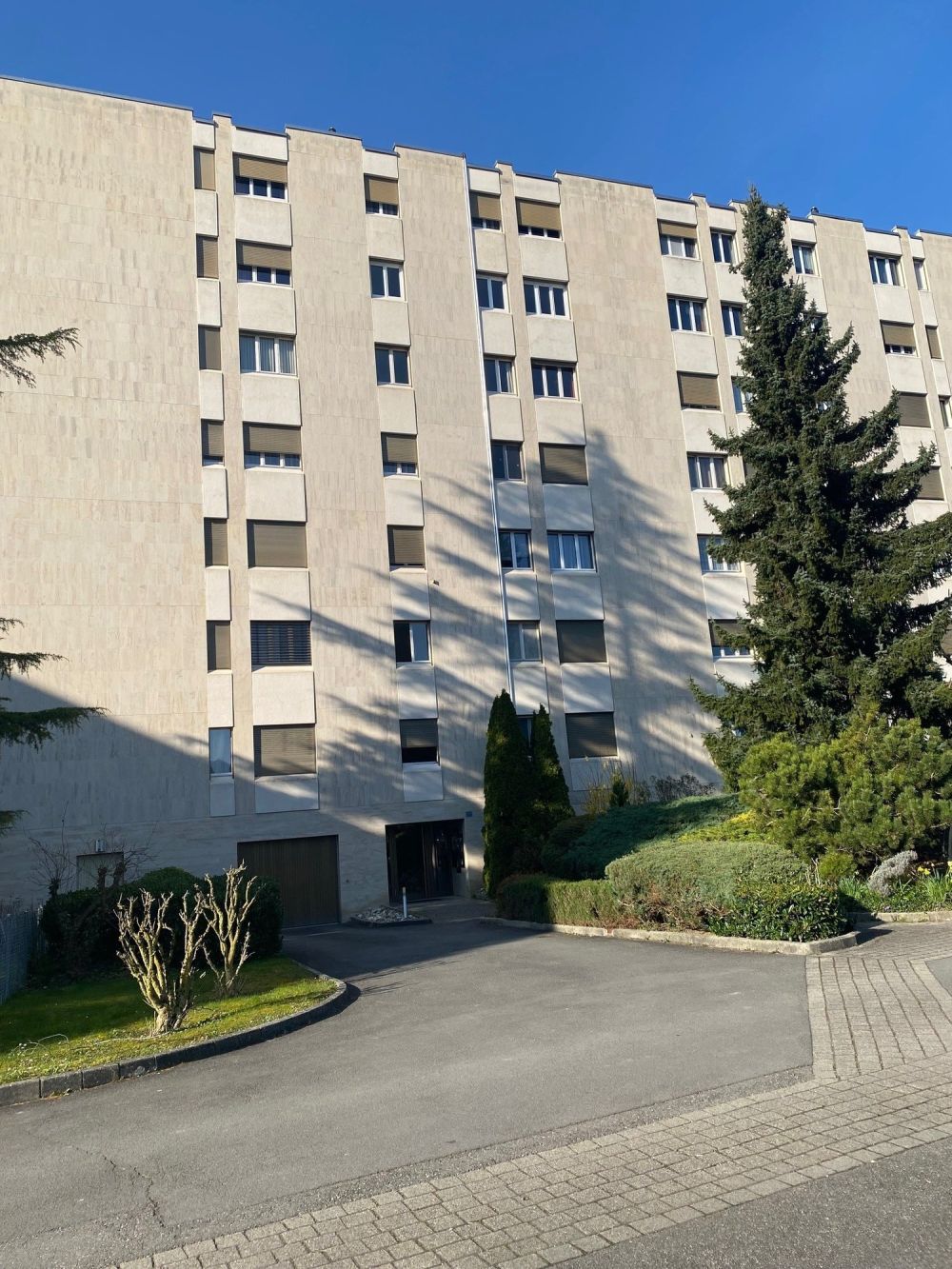 Bel appartement de 3.5 pièces avec balcon et vue imprenable à Yverdon-les-Bains - Bild 1