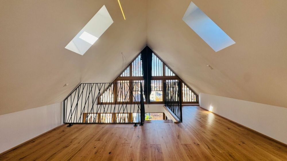 Helle, moderne 3½-Zimmer-Maisonettewohnung mit Wintergarten an idealer Lage in Itingen - Dachgeschoss