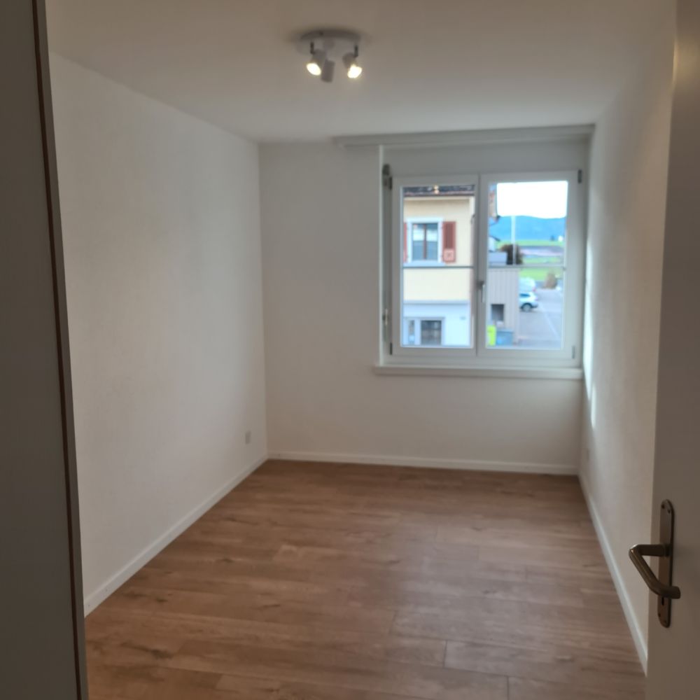 Grosszügige 5.5 Zimmer Wohnung im Dorfkern inkl. Einzelgarage - Bild 9