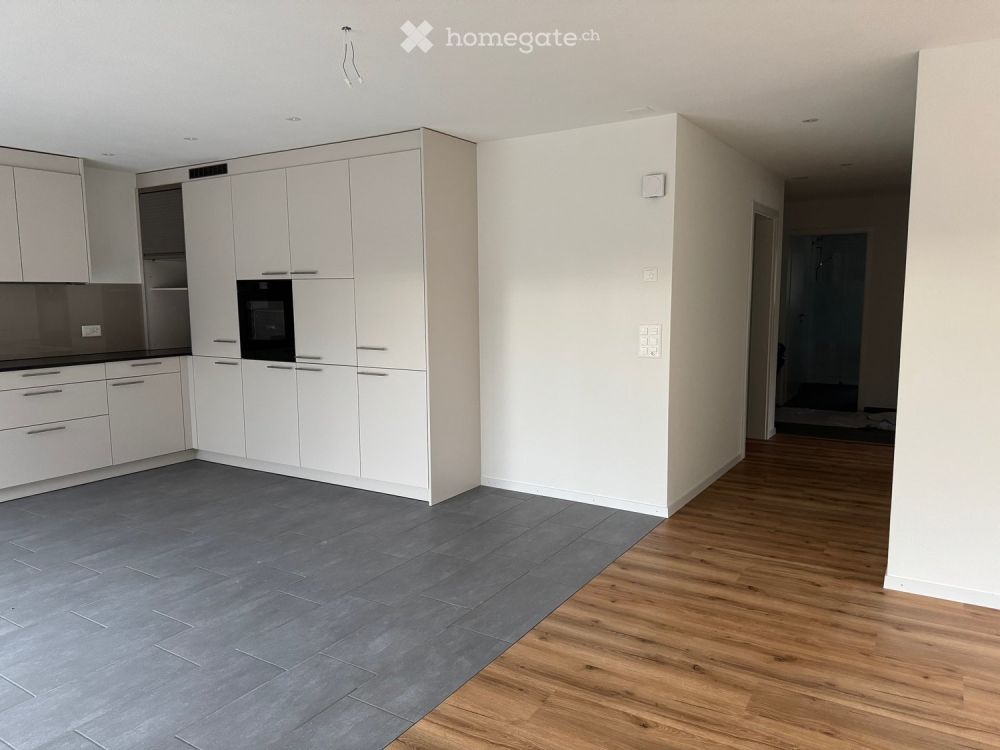 Grosszügige und moderne 4.5-Zimmerwohnung im Erdgeschoss mit Gartensitzplatz - Bild 3