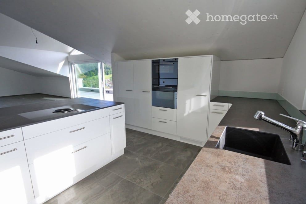 Luxuriöse 3,5 Zimmer Attika-Wohnung in 3-Familienhaus an sonniger Südhanglage - Küche