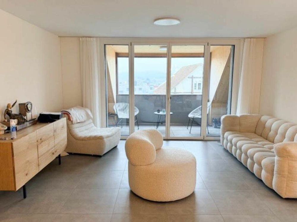 moderne, charmante 3.5-Zimmer-Dachwohnung mit Aussicht ins Grüne - Bild 1