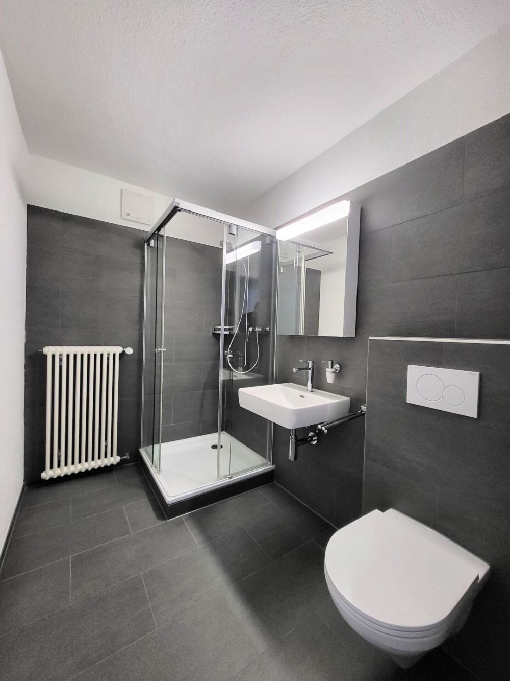 5-Zimmerwohnung, Erstbezug nach Sanierung - H_1.OG Bad (I).JPG