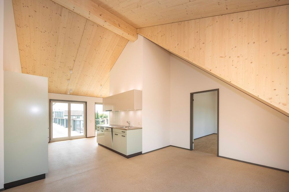 Erstbezug - Wohnen im Alter ab 55 Jahren - Wunderschöne Wohnung im EG - Wohnzimmer Richtung Küche