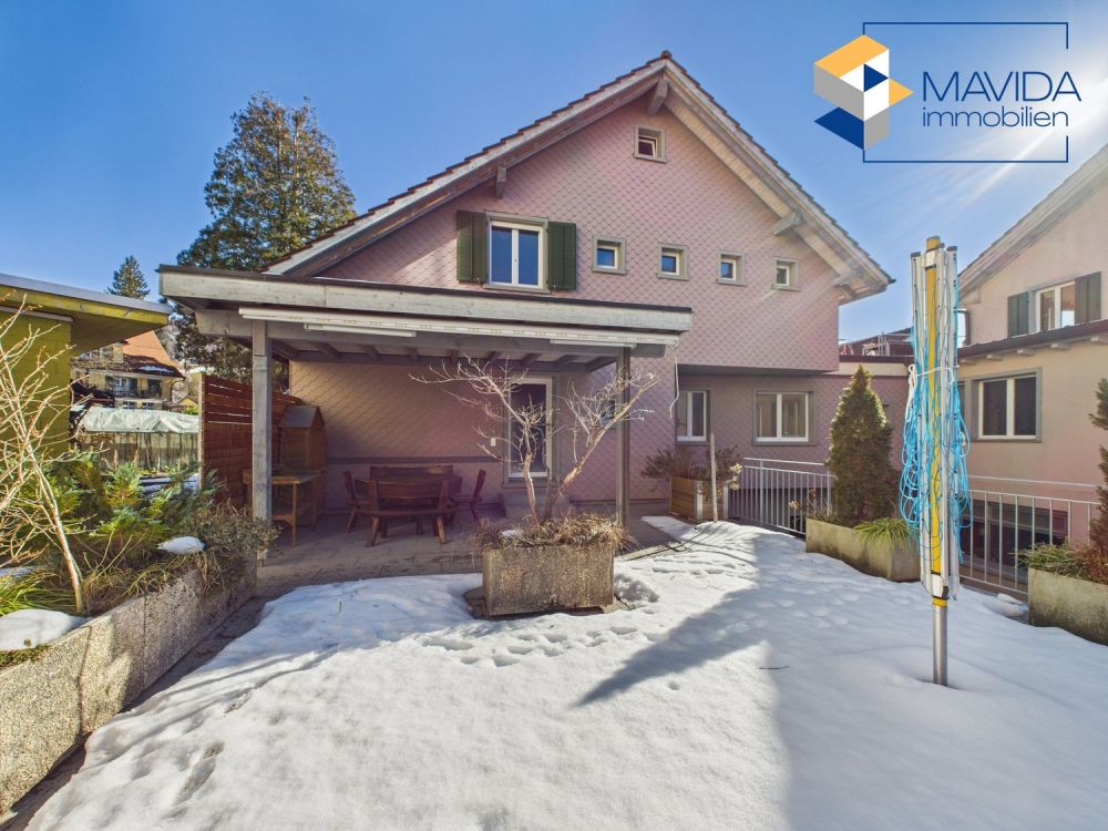 Erstbezug nach Renovation an zentraler und ruhiger Lage - Bild 1