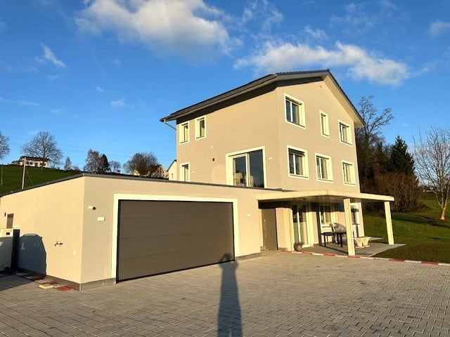 ERSTVERMIETUNG / 4 1/2- bis 5-Zimmer-Wohnhausteil im Grünen mit Panoramablick - Bild 1