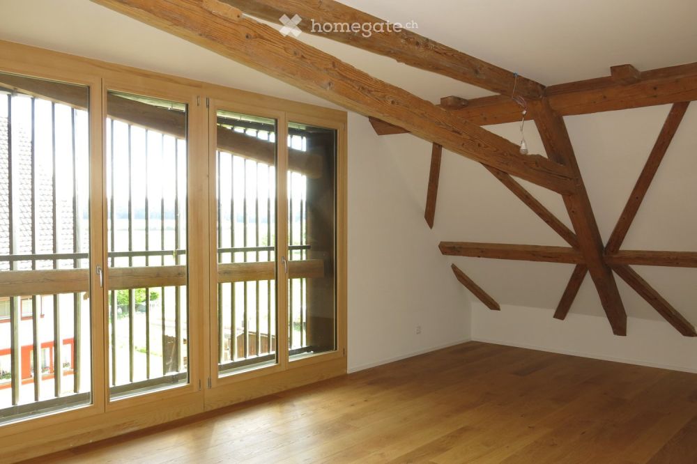 Moderne 2.5-Zimmer-Neubau-Loft-Wohnung mit Balkon und schöner Aussicht ins Grüne in Nänikon, Uster - Bild 3