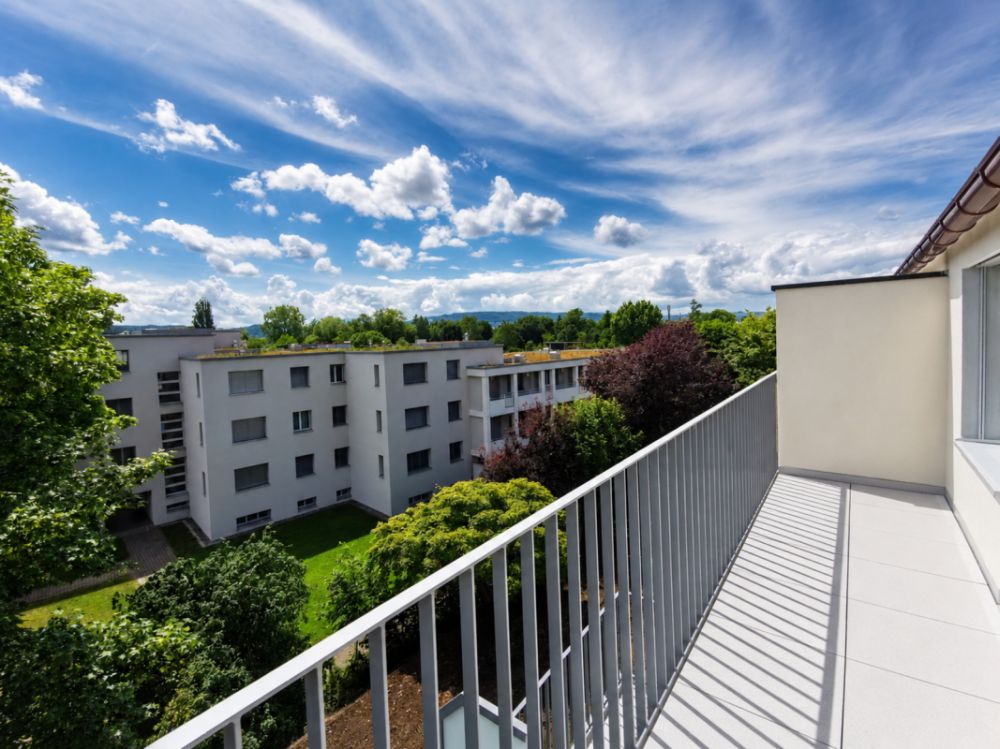 Frisch renovierte Dachwohnung nach umfassender Liegenschaftssanierung - Bild 10