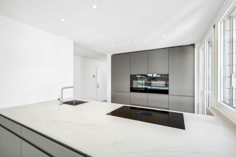 ERSTBEZUG NACH KOMPLETTSANIERUNG AN ZENTRALER LAGE IN MEILEN - ATTIKAWOHNUNG NAHE DEM ZÜRICHSEE - Bild 3